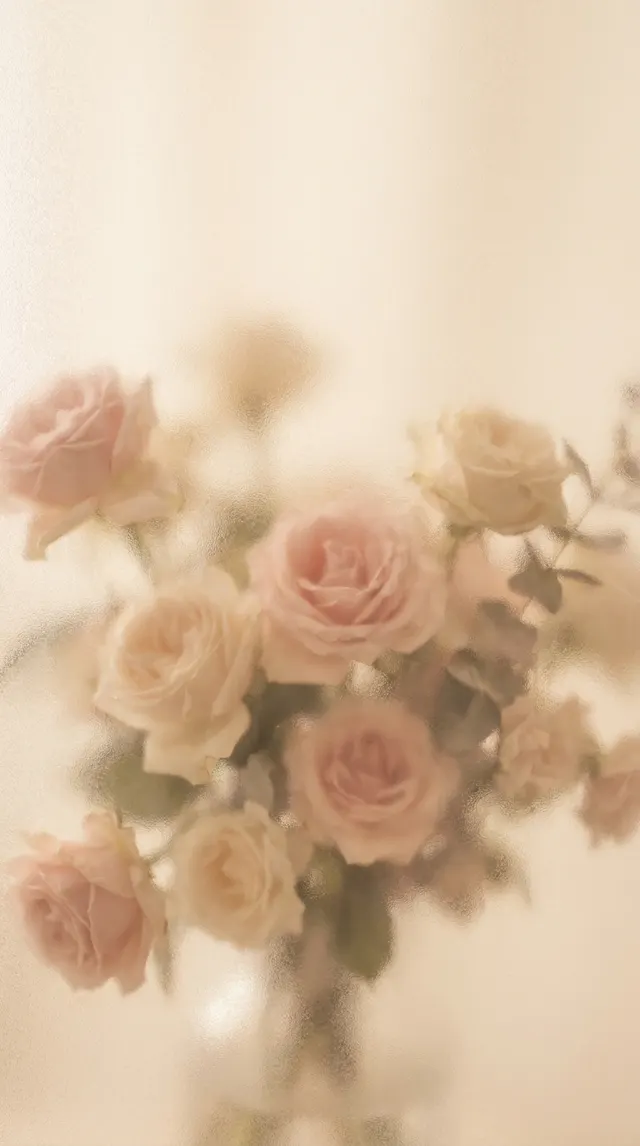 Kommande design 04 — blush-rosor bakom frostat glas